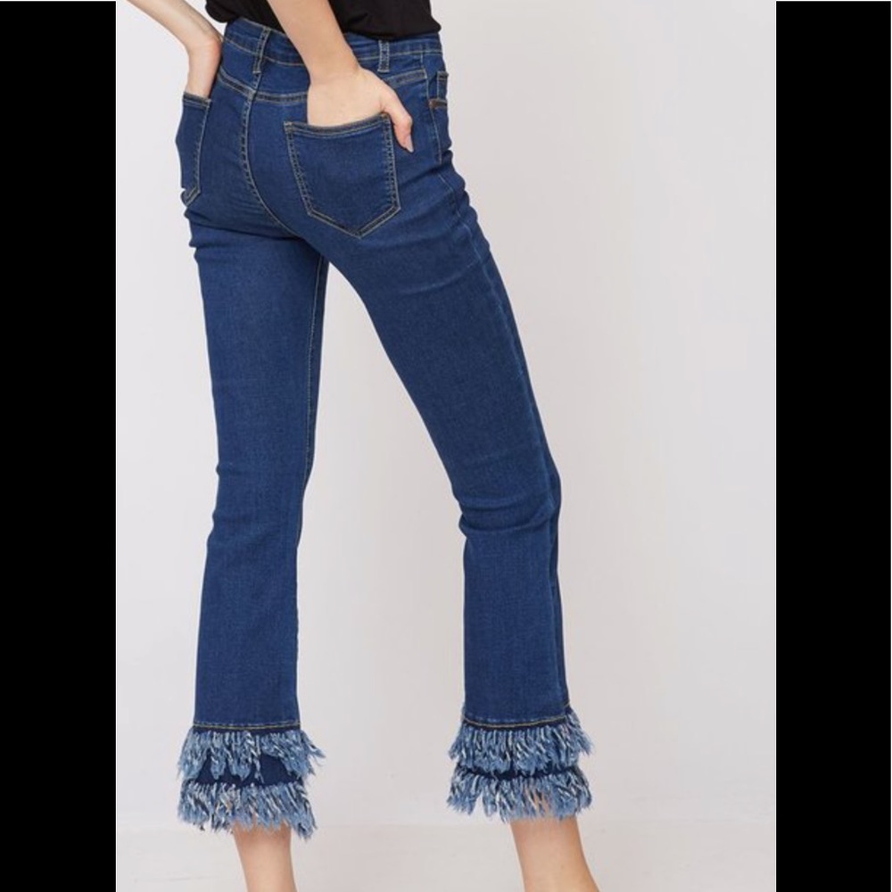 🌟SALE🌟Frayed Hem Capri - Picture 5 of 7